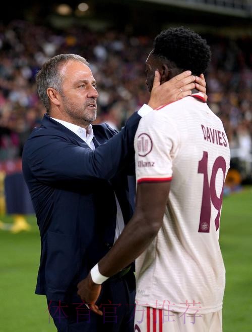 法尔克:弗里克想把戴维斯带到巴萨 皇马领先争夺战 法尔克:弗里克想把戴维斯带到巴萨 皇马领先争夺战
